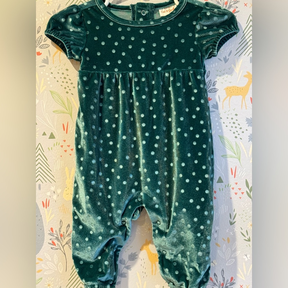 Cat & Jack Emerald Green Polka Dot Velvet Velour Style 0-3 Months Baby Romper